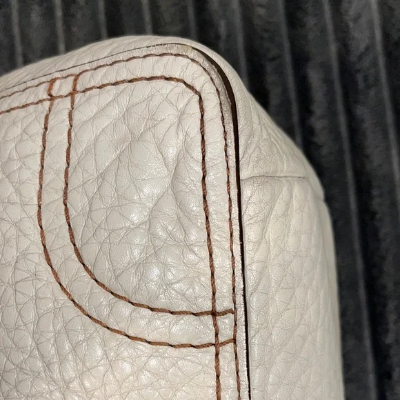 Authentic COACH chelsea bag in taupe - Picture 4 of 12